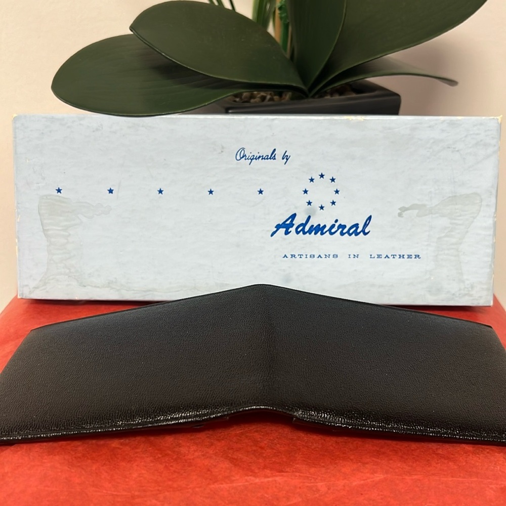 NIB!! Admiral vintage artisan in leather bifold wallet